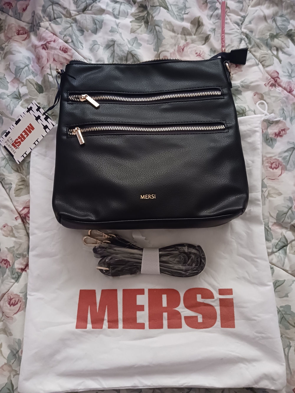 Mersi Black Messenger Bag